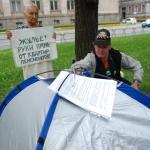 Активист палаточного городка «потерял» 200 тысяч латов