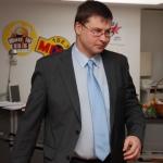 Домбровскис спешит отпраздновать победу