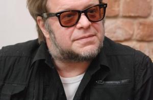 Рубашка Гребенщикова и галстук Гаркуши уйдут с молотка