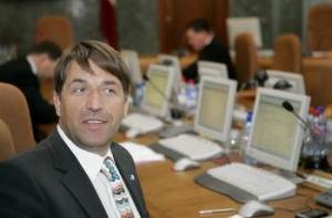 Кампарс хотел бы остаться в своем кресле