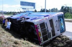 В Таиланде в ДТП попал автобус с туристами из России