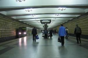 Человек упал под поезд в московском метро