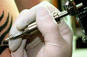 Татуировщика задержали за изощренную месть клиенту