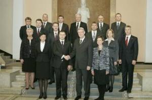«Министры попоют песни, примут бюджет, похвалят себя»