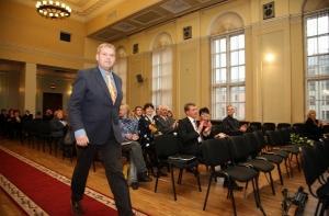 Профессор: сюда могут приехать только «отбросы»