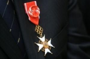 У почетного консула отняли орден