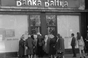 Вкладчиков Banka Baltija выстроят в очередь