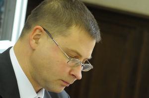 Домбровскис объяснил, почему надо поднимать налоги