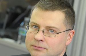 Секретарь: Домбровскис для решения проблем в KNAB делал все, что мог