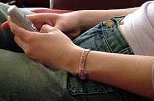 SMS-переписка развращает детей