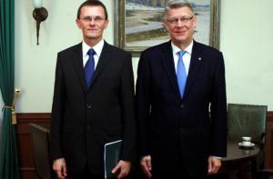 Министр встретился с Затлерсом и призвал не ждать 2012 года