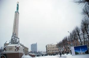 Из Старой Риги вывозят снег