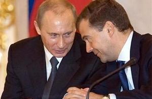 Медведев поблагодарил Путина за работу