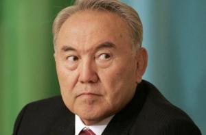 Назарбаева хотят без выборов оставить президентом Казахстана