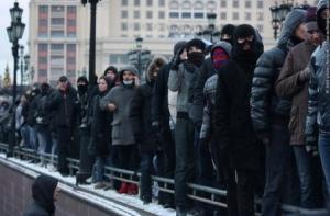 Футбольные болельщики и националисты устроили беспорядки в Москве