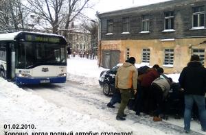 Общественный транспорт курсирует по расписанию