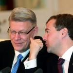 Медведев: вопрос неграждан Латвия должна решить сама