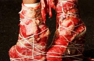 «Мясное платье» Леди Гага признано «нарядом-иконой»