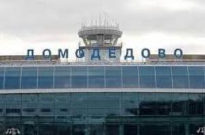 Поезд въехал в автобус с драчливыми подростками