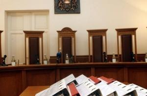 Суд Сатверме признал сокращение зарплат судей земельной книги законным