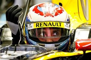 Российский гонщик Петров показал новый болид Renault