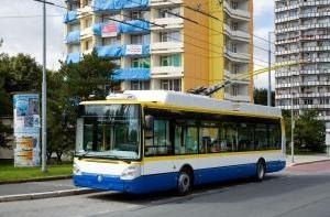 Троллейбус протащил девушку с зажатой в дверях ногой