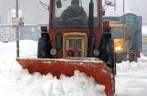 В Риге вывозили снег всю новогоднюю ночь