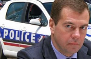 Медведев подписал закон о полиции