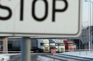 Скандал на границе: на стоянке-складе работает родня таможенников