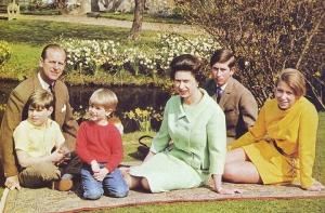 Частные фотографии королевы нашли на чердаке