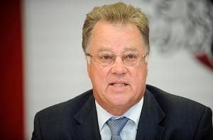 Улманис больше не будет возглавлять ЗЛЛ