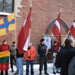 У Домского собора собрались сторонники легионеров (дополнено)