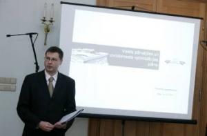 Домбровскис гордится оздоровлением экономики