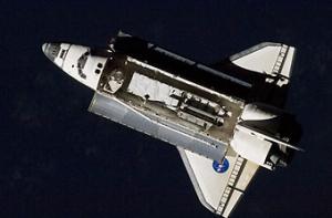 «Дискавери» совершил прощальный облет МКС