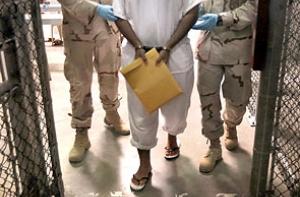 Обама разрешил судить узников Гуантанамо