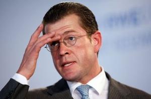 Министр обороны Германии подал в отставку