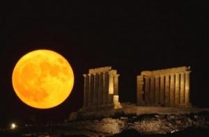 Луна идет на рекордное сближение с Землей