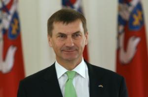 Латвию призвали стремиться к введению евро