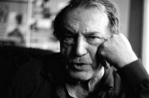 Писателя Василия Аксенова вызвали на допрос в налоговую инспекцию