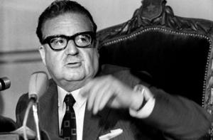 Останки Сальвадора Альенде эксгумируют