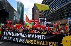 Тысячи японцев вышли на демонстрацию против атомной энергетики