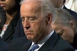 Вице-президент США уснул во время важнейшей речи Обамы (ВИДЕО)