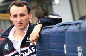 Роберт Кубица впервые встал на ноги после тяжелой аварии