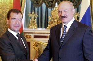 Медведев поздравил Лукашенко с Днем единения народов