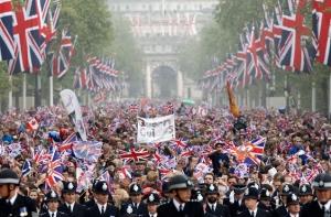 В Букенгемском дворце до поздней ночи праздновали свадьбу принца