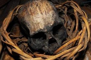 Священник захотел пожить с людоедами