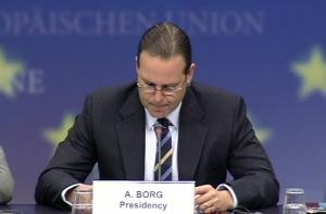 Глава шведского Минфина похвалил Латвию