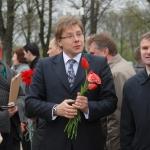 Ушаков не хочет противопоставлять 8 и 9 мая
