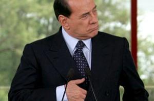 Берлускони бросил войска на уборку мусора в Неаполе