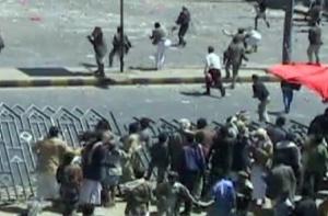 Власти Йемена расстреливают демонстрантов и штурмуют город, взятый «Аль-Каидой»